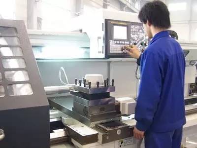 一個普通數控操作工的一天，說出來都是淚啊